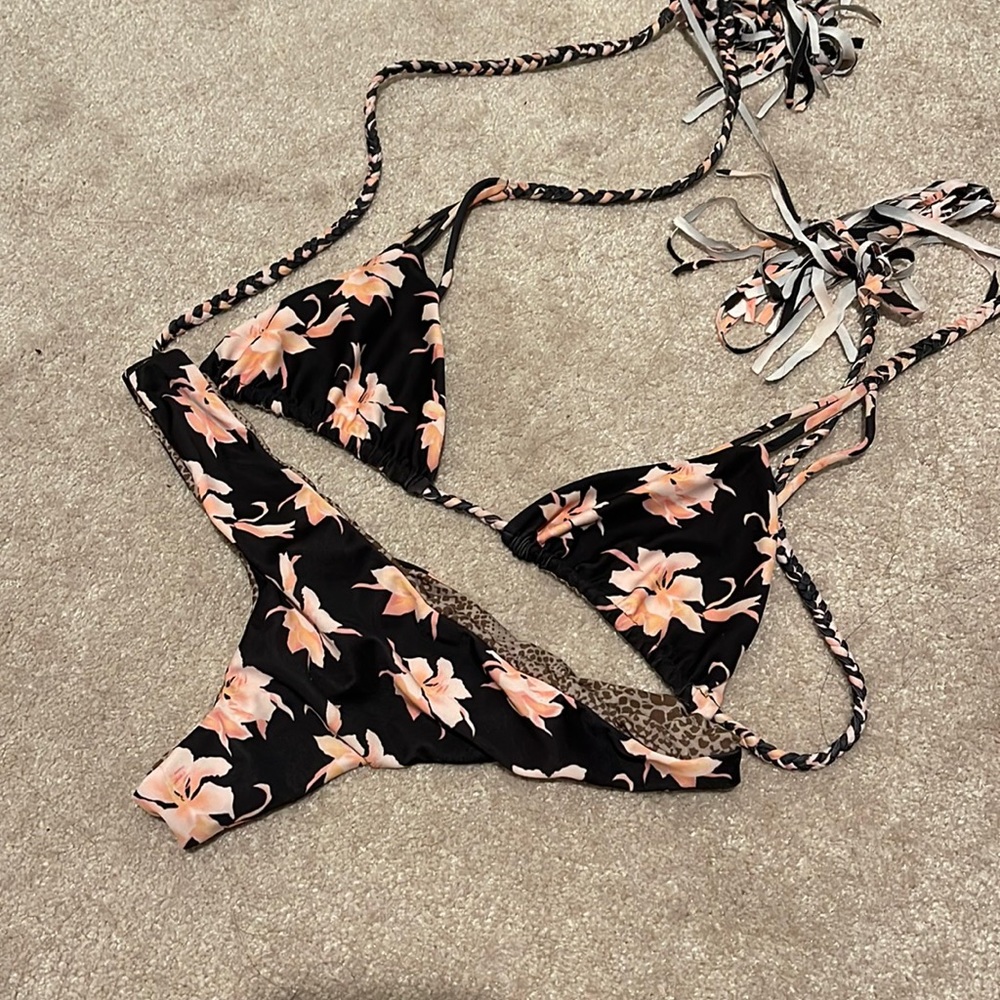 Acacia Aloha Hookipa Bottom (L) Haena Top (s)